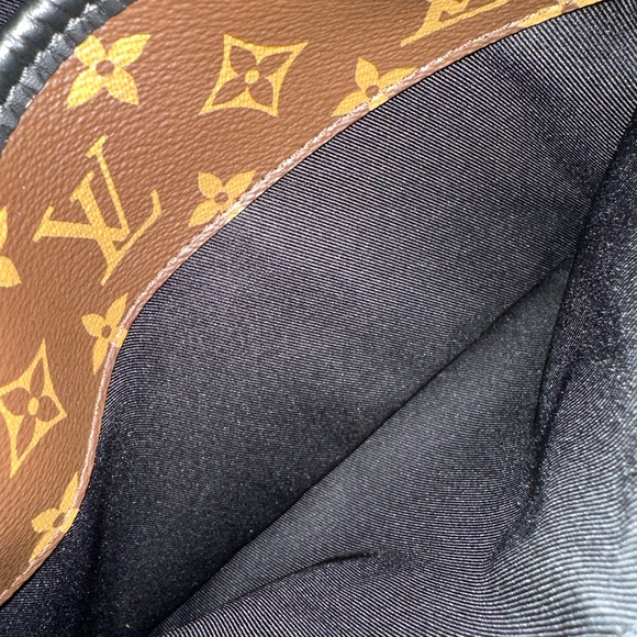 Louis Vuitton Monogram Magnetic Messenger Bag Canvas Crossbody - Picture 12 of 13